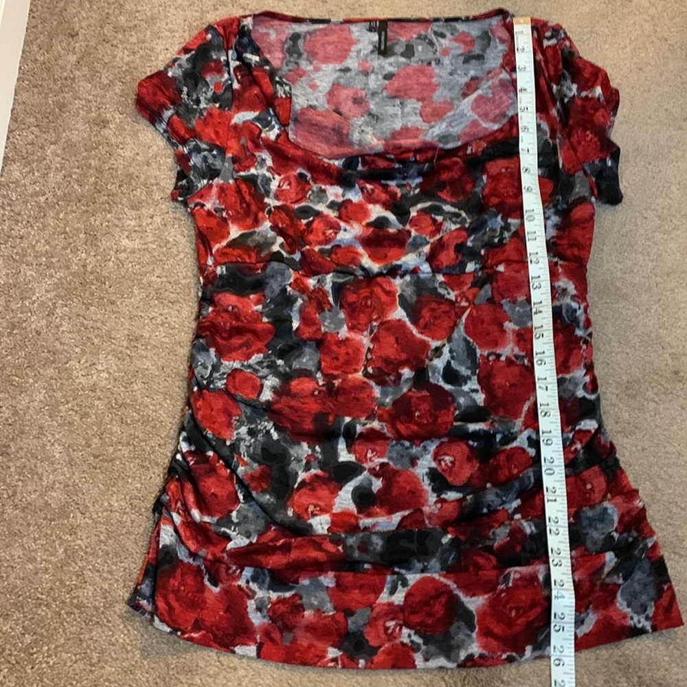 Maurice’s Black/Red Rose Patterned Drape Neck Short Sleeve Top Women’s Large - Picture 6 of 6